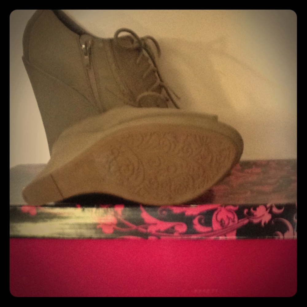 Khaki wedges